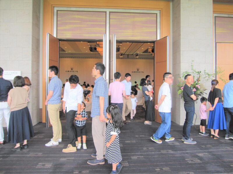 日本平ホテル　イベント会場にたくさんの人で大賑わいです