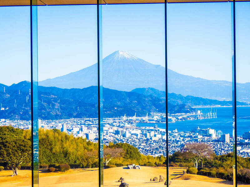 ロビーから見た富士山